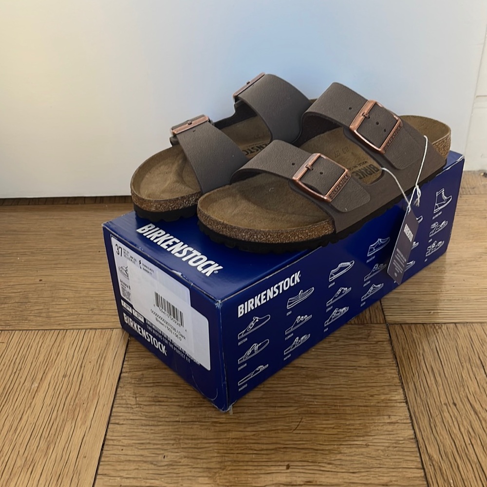 NWT Womens Birkenstock Arizona size 37 in Mocha